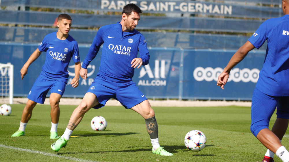 赛地聚焦——荷甲清晨热度飙升，勒沃库森豪取连胜，悬念犹存，心理建设被强调的简单介绍