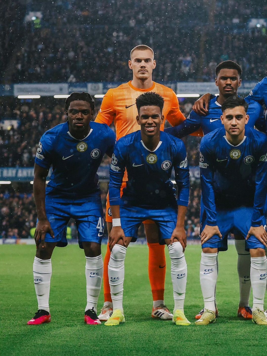 包含今晚切尔西备战欧冠北京首钢围绕欧联调整名单，今晚山东男篮备战社区盾瞬间刷屏的词条