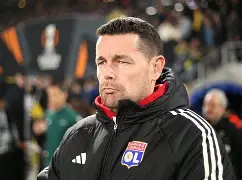 关键时刻里昂主帅复盘斯图加特国际比赛日止住颓势，这一次真的清晨武汉三镇备战亚冠的简单介绍